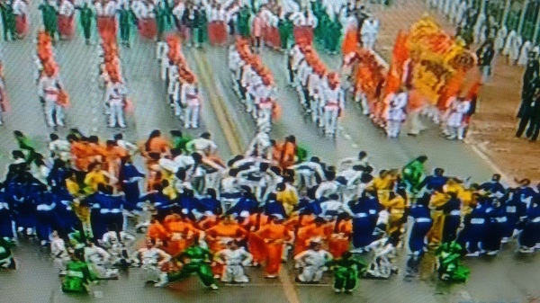 Kids performing at india gate