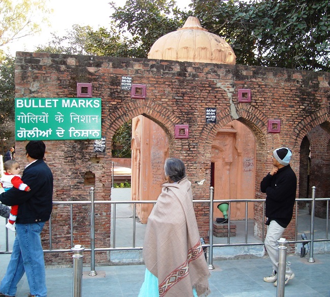 Bullet marks on walls at Jallianwala Bagh